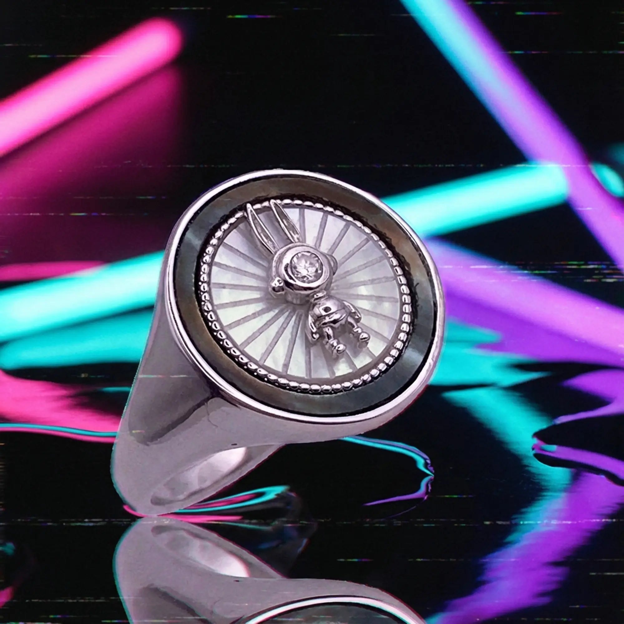 Signet Solis Ring with Moissanite